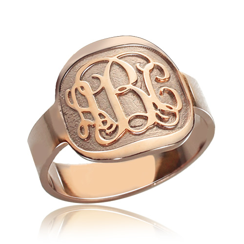 Anel inicial com monograma redondo gravado elegante e ouro rosa