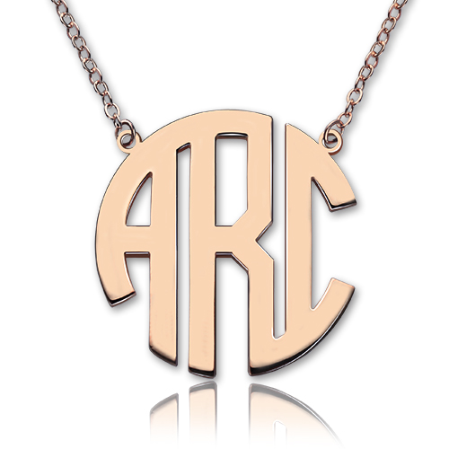 Colar com pingente em bloco inicial em ouro rosa