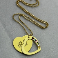 Collana di cuore in oro con pietre preziose e nome di famiglia per madre