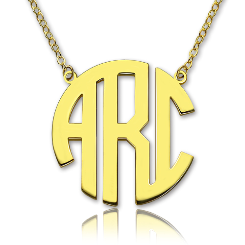 Colar com pingente de bloco banhado a ouro 18K com monograma