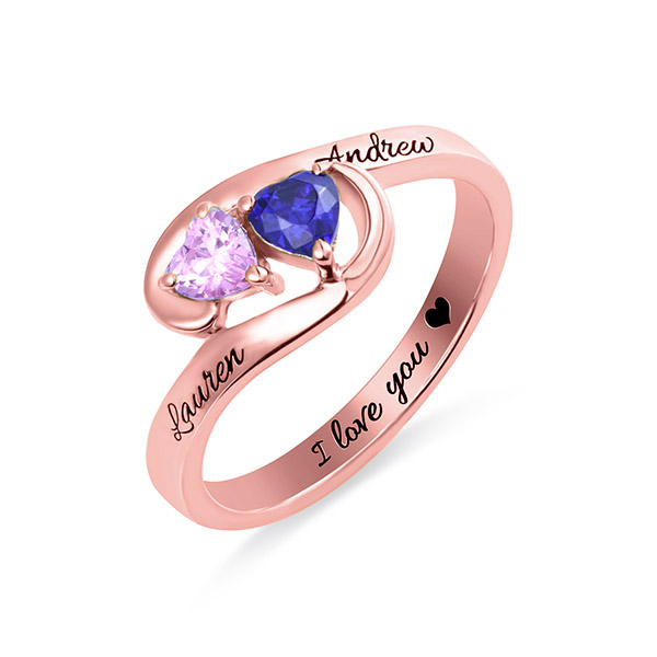 Anel de ouro rosa de comprometimento gravado com dois corações e pedra zodiacal